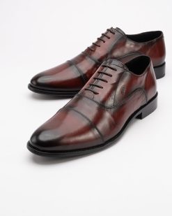 Muške elegantne cipele velikih brojeva, model 140206-G09 u bordo boji.