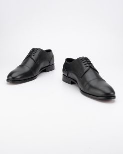 Muške elegantne cipele u velikim brojevima 8194G u crnoj boji.