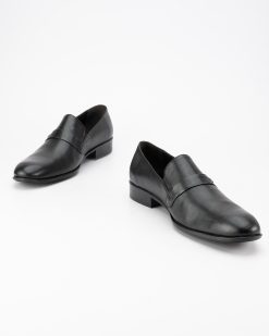 Elegantne muške cipele u velikim brojevima, model DB-G-04-G, u klasičnoj crnoj boji.