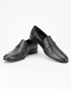 Elegantne muške cipele u velikim brojevima, model DB-G-04-G, u klasičnoj crnoj boji.