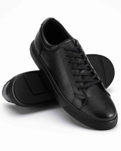 Muške crne kožne patike model CZ-56-015-29G, dostupne u velikim brojevima