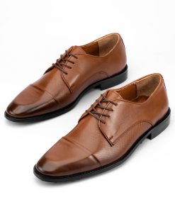 Muške elegantne cipele velikih brojeva, model 8197G u svetlo braon boji.