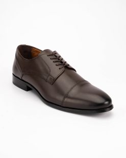 Muške elegantne cipele u velikim brojevima 8194-G -u tamno braon boji.