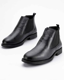 Ove muške kožne duboke cipele u velikim brojevima model CZ-61-007-17 u elegantnoj crnoj boji