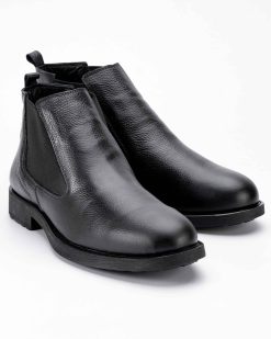 Ove muške kožne duboke cipele u velikim brojevima model CZ-61-007-17 u elegantnoj crnoj boji