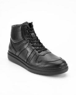 Muške cipele model 5402-G u crnoj boji predstavljaju klasičan i sofisticiran izbor za muškarce koji cene stil i eleganciju.