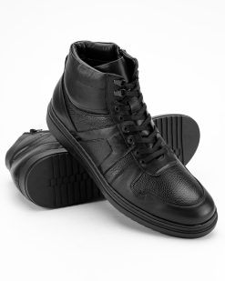 Muške cipele model 5402-G u crnoj boji predstavljaju klasičan i sofisticiran izbor za muškarce koji cene stil i eleganciju.