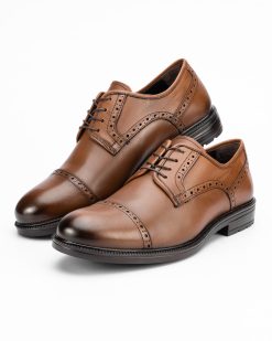 Muške cipele TP-1172-G u svetlo braon nijansi donose toplinu i svestranost svakom outfitu.