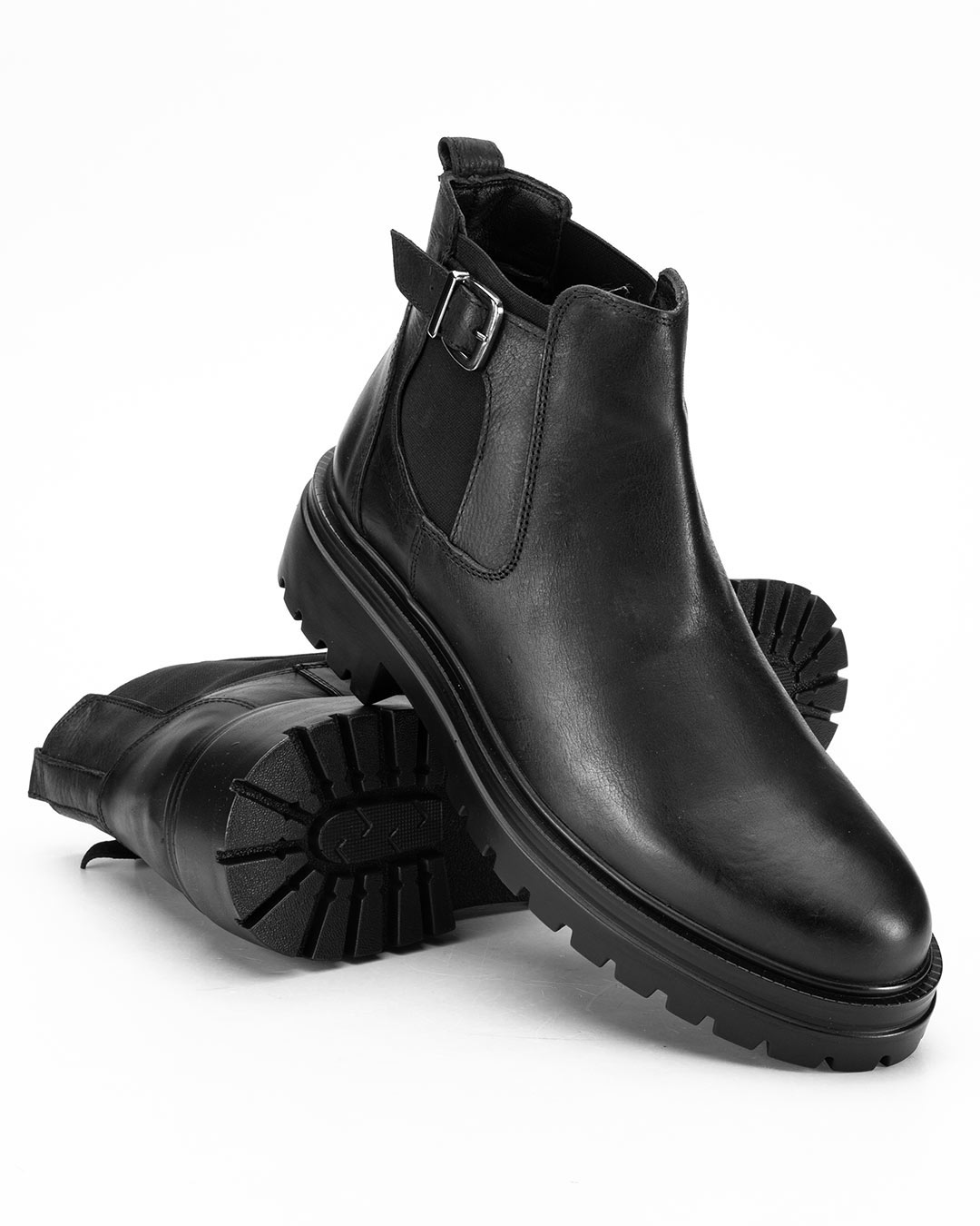 Model YK-4485-K u crnoj boji donosi jasan, ozbiljan izgled koji se lako uklapa u svakodnevni ritam.