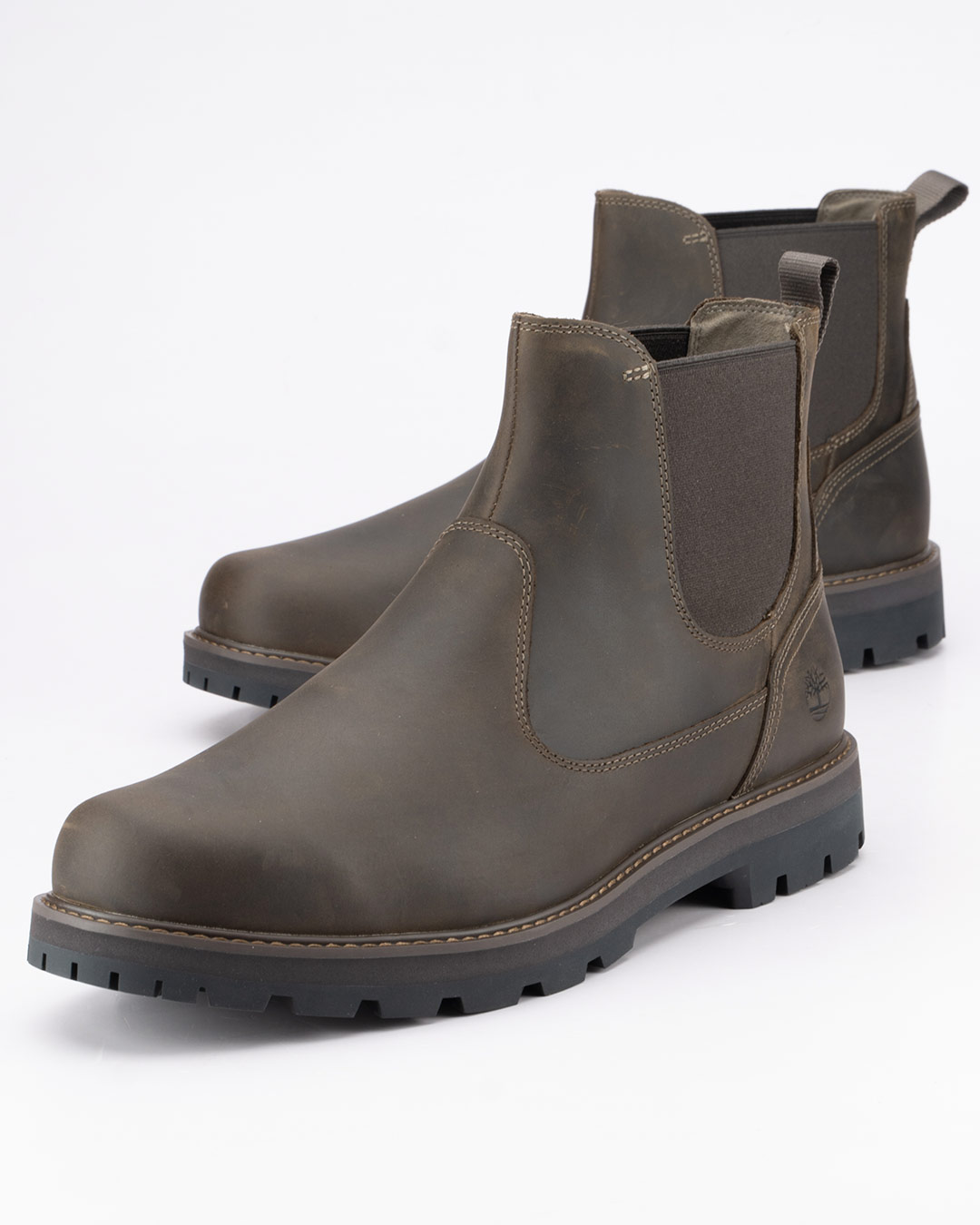 Timberland cipele Britton Road Mid Chelsea Boot-G u tamno zelenoj boji velikih brojeva donose prepoznatljiv Chelsea stil u modernom Timberland izdanju.