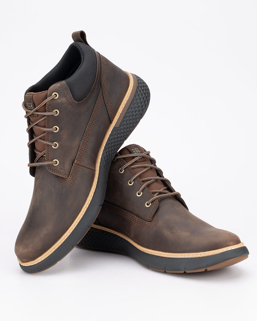 Timberland Waterproof cipele Cross Mark Mid Lace u tamno braon boji predstavljaju spoj prepoznatljivog Timberland dizajna i funkcionalnosti potrebne tokom hladnijih meseci.