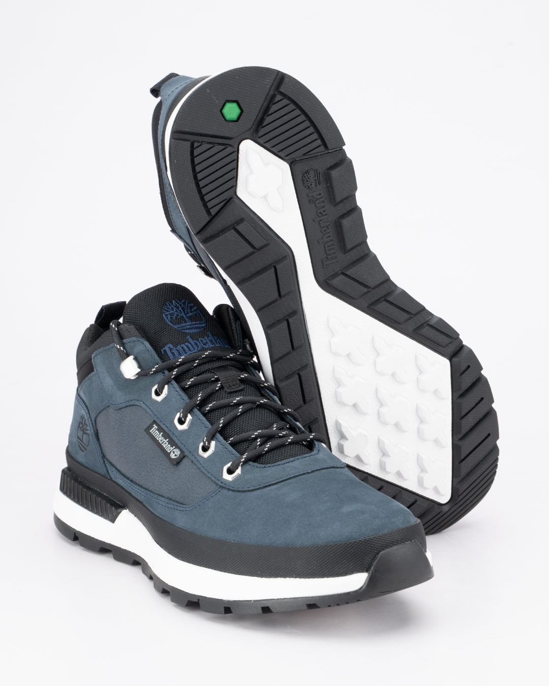 Timberland patike cipele Field Trekker Low Lace u teget boji spajaju sportski izgled sa izdržljivošću karakterističnom za Timberland obuću.