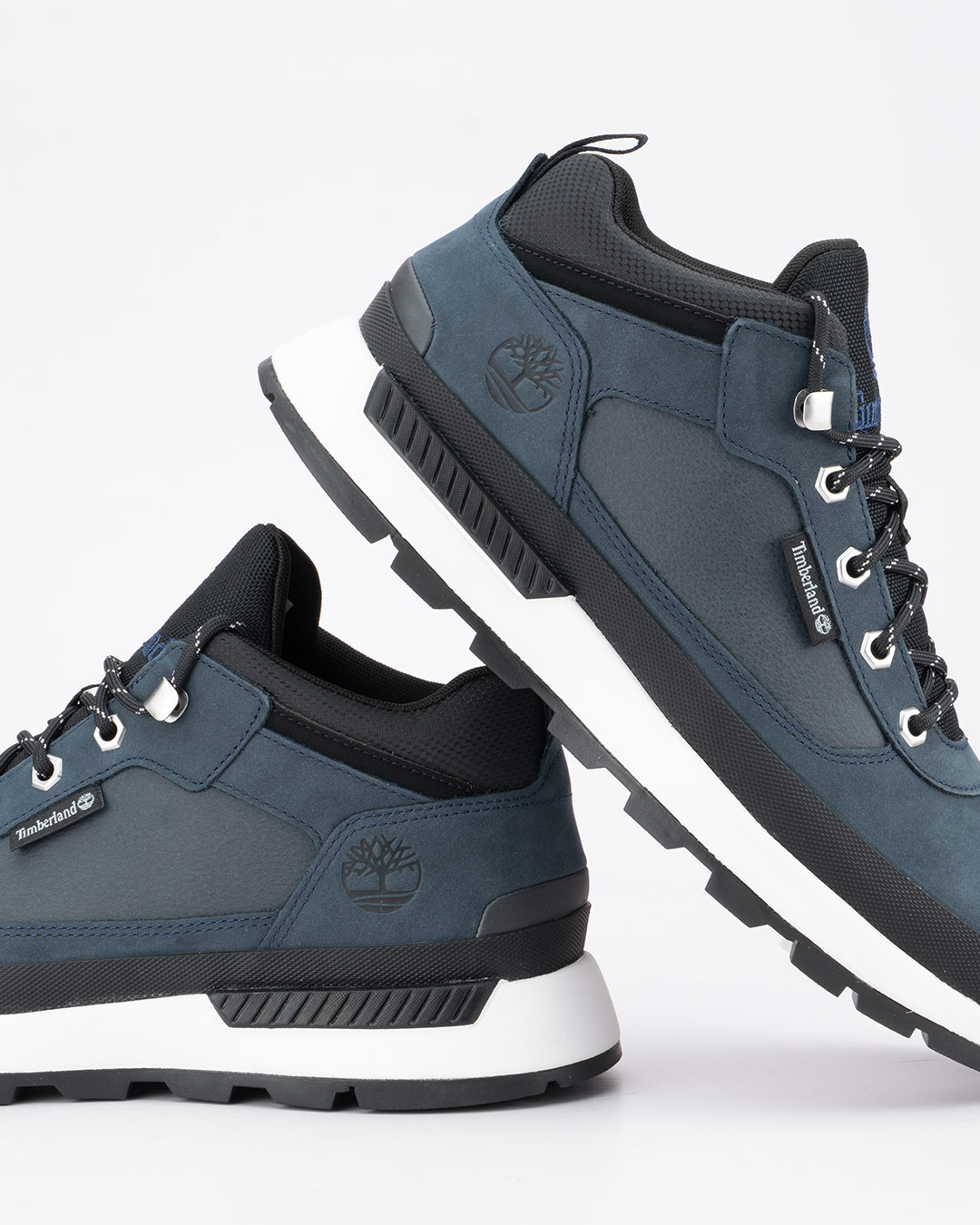 Timberland patike cipele Field Trekker Low Lace u teget boji spajaju sportski izgled sa izdržljivošću karakterističnom za Timberland obuću.