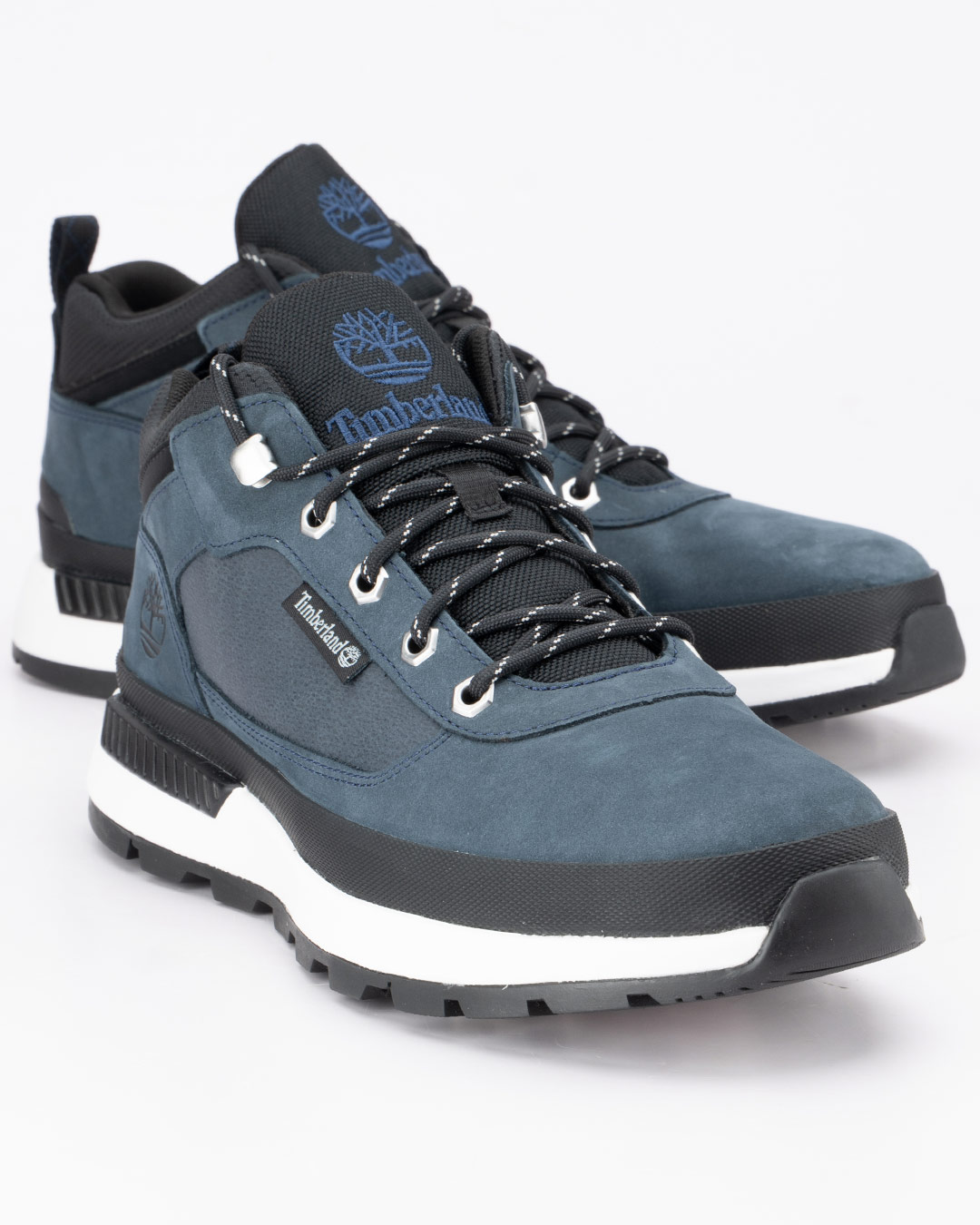 Timberland patike cipele Field Trekker Low Lace u teget boji spajaju sportski izgled sa izdržljivošću karakterističnom za Timberland obuću.