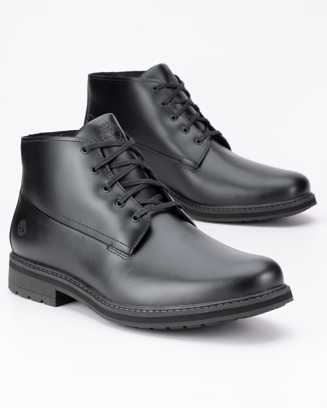 Timberland Waterproof cipele Stormbucks Mid Lace-G u crnoj boji velikih brojeva namenjene su muškarcima koji traže toplu, udobnu i pouzdanu obuću za hladne zimske dane.