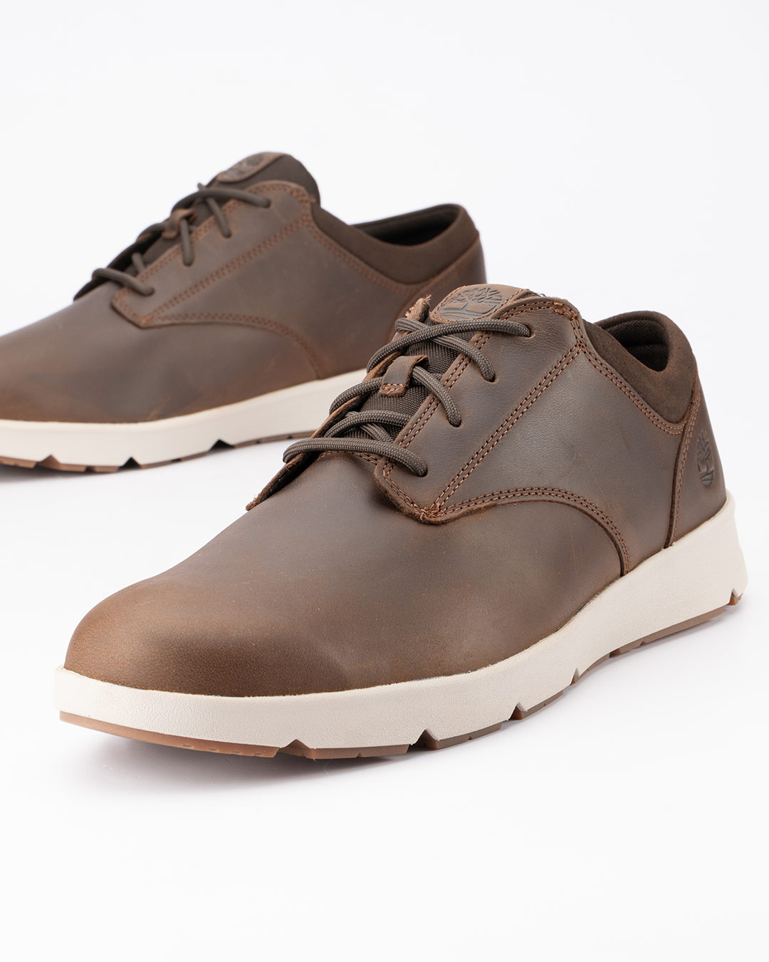 Timberland cipele Parker Street Low Lace-G u tamno braon boji velikih brojeva donose moderan izgled sa naglaskom na udobnost i kvalitet izrade.