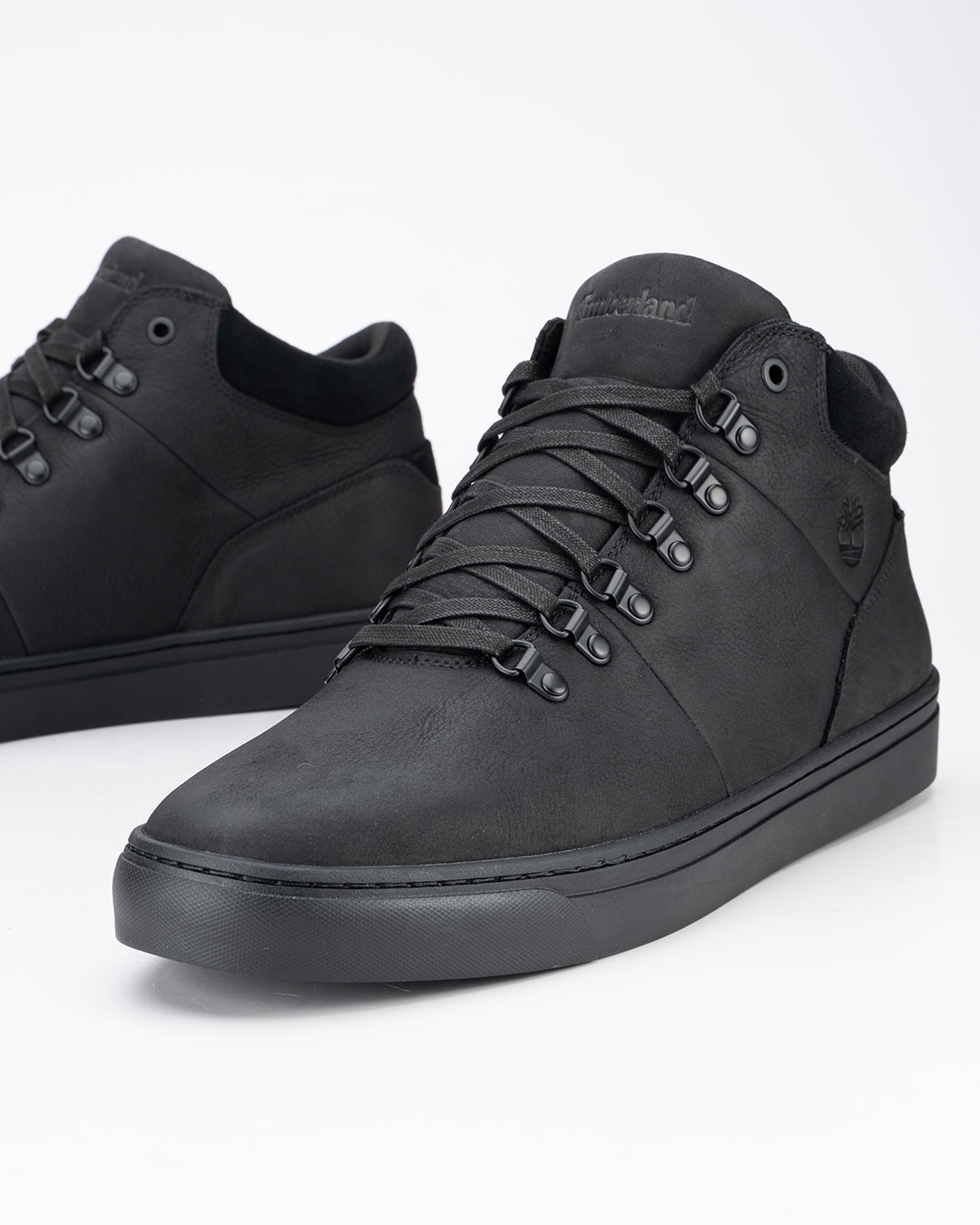Timberland cipele Lisbon Hill Mid Lace-G u crnoj boji velikih brojeva predstavljaju spoj modernog gradskog dizajna i kvaliteta po kojem je Timberland poznat.