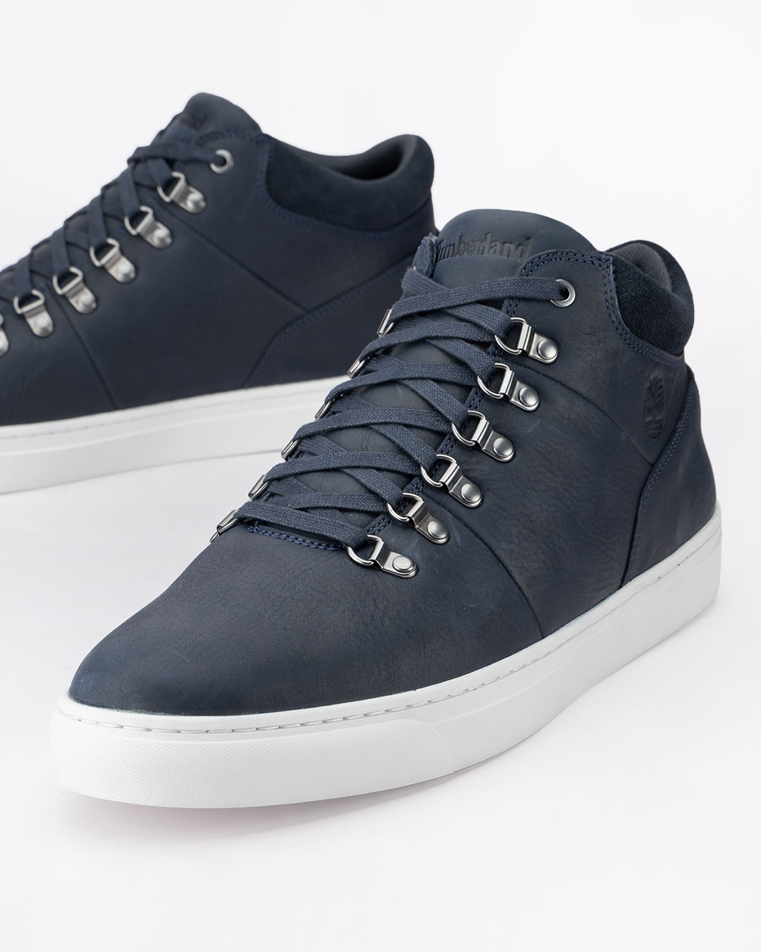 Timberland cipele Lisbon Hill Mid Lace-G u teget boji velikih brojeva izdvajaju se modernim izgledom koji spaja karakter duboke muške obuće sa ležernim gradskim stilom