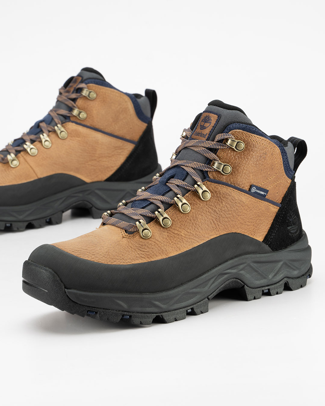 Timberland Waterproof cipele Mt. Maddsen 2.0 Mid Lace u braon boji spajaju klasičan outdoor izgled brenda sa modernim rešenjima za udobnost i zaštitu.