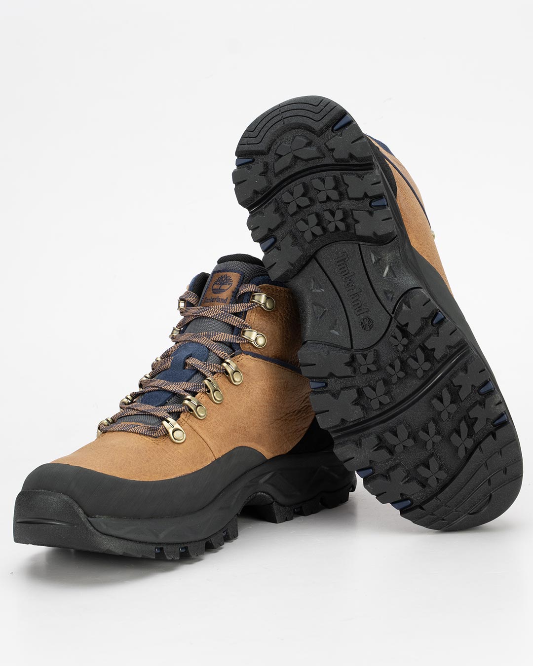Timberland Waterproof cipele Mt. Maddsen 2.0 Mid Lace u braon boji spajaju klasičan outdoor izgled brenda sa modernim rešenjima za udobnost i zaštitu.